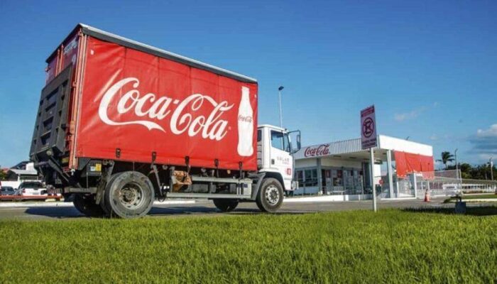 Imagem mostra caminhão da Coca Cola. (Foto: Divulgação)