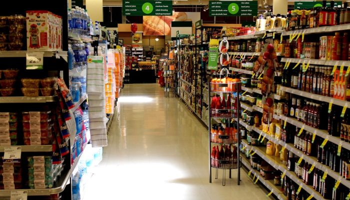 Supermercados fecham no feriado e podem ser multados se abrirem em Goiás