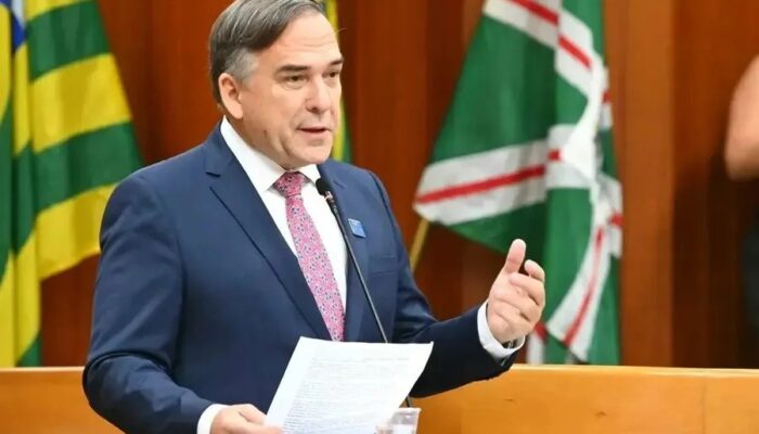 Prefeito de Goiânia veta auxílio de R$ 5 mil para mulheres comprarem armas