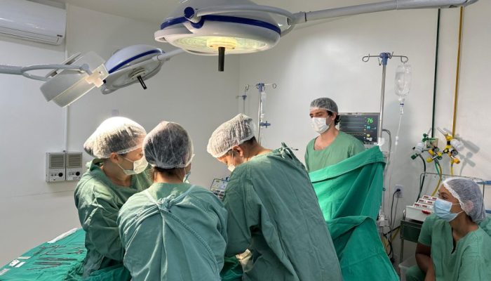 Bebês siameses unidos pelo abdômen nascem em Goiânia