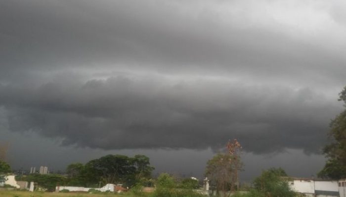 Goiás tem alerta de tempestade nesta terça-feira (1º); frente fria deve aumentar chuvas no fim de semana